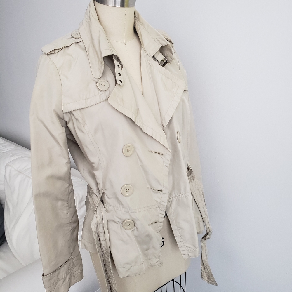 Zara short trench coat. Button up w/ belt. Large - Picture 4 of 12